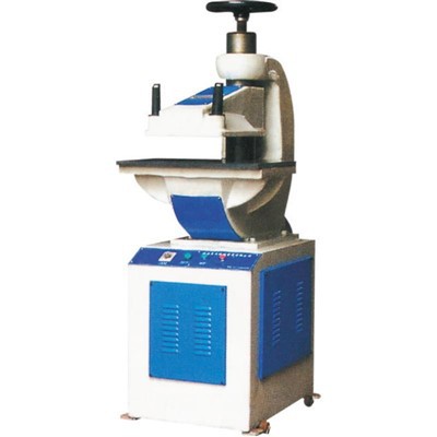 Машина за сечење на хидраулична рокерска рака